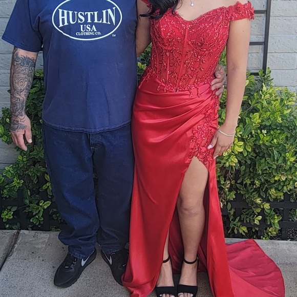 PROM DRESS LA Divine Elegant Red Off-Shoulder - Picture 4 of 10